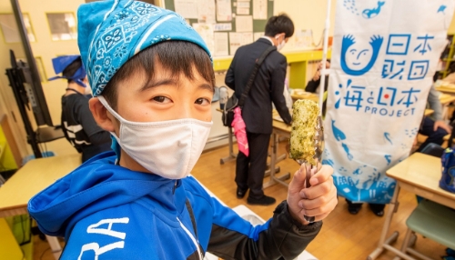 函館市内の小学校4校に青のり給食で海の学びの機会を提供